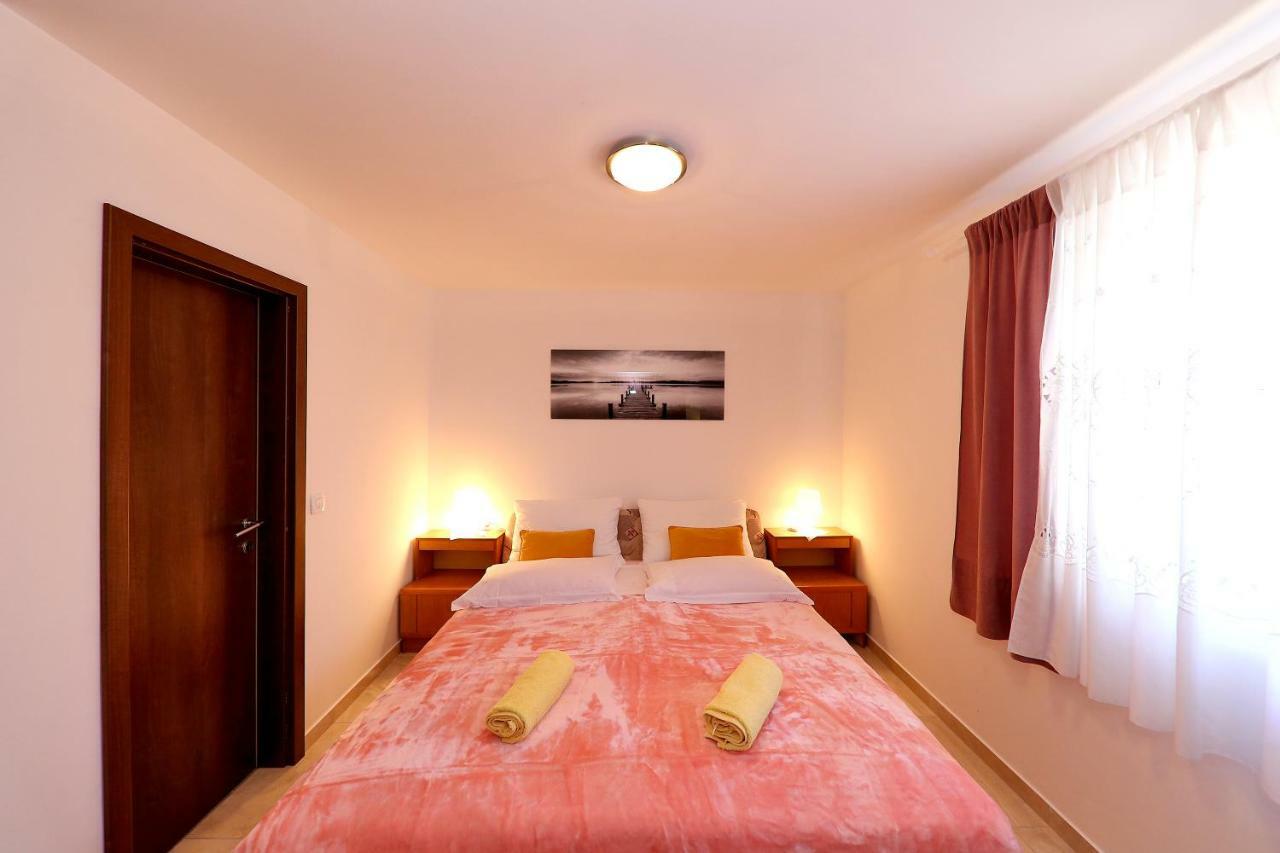 Apartments Anka Rtina Bagian luar foto