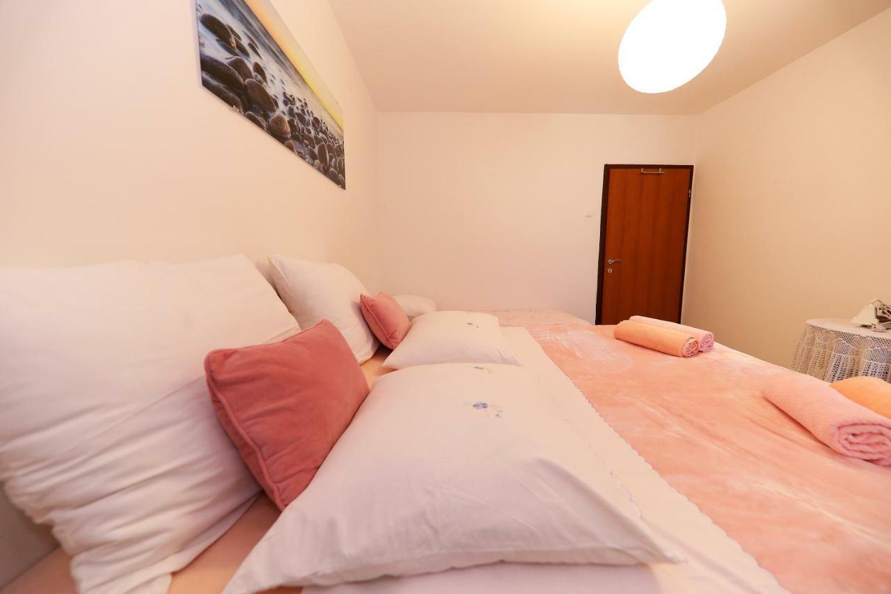 Apartments Anka Rtina Bagian luar foto