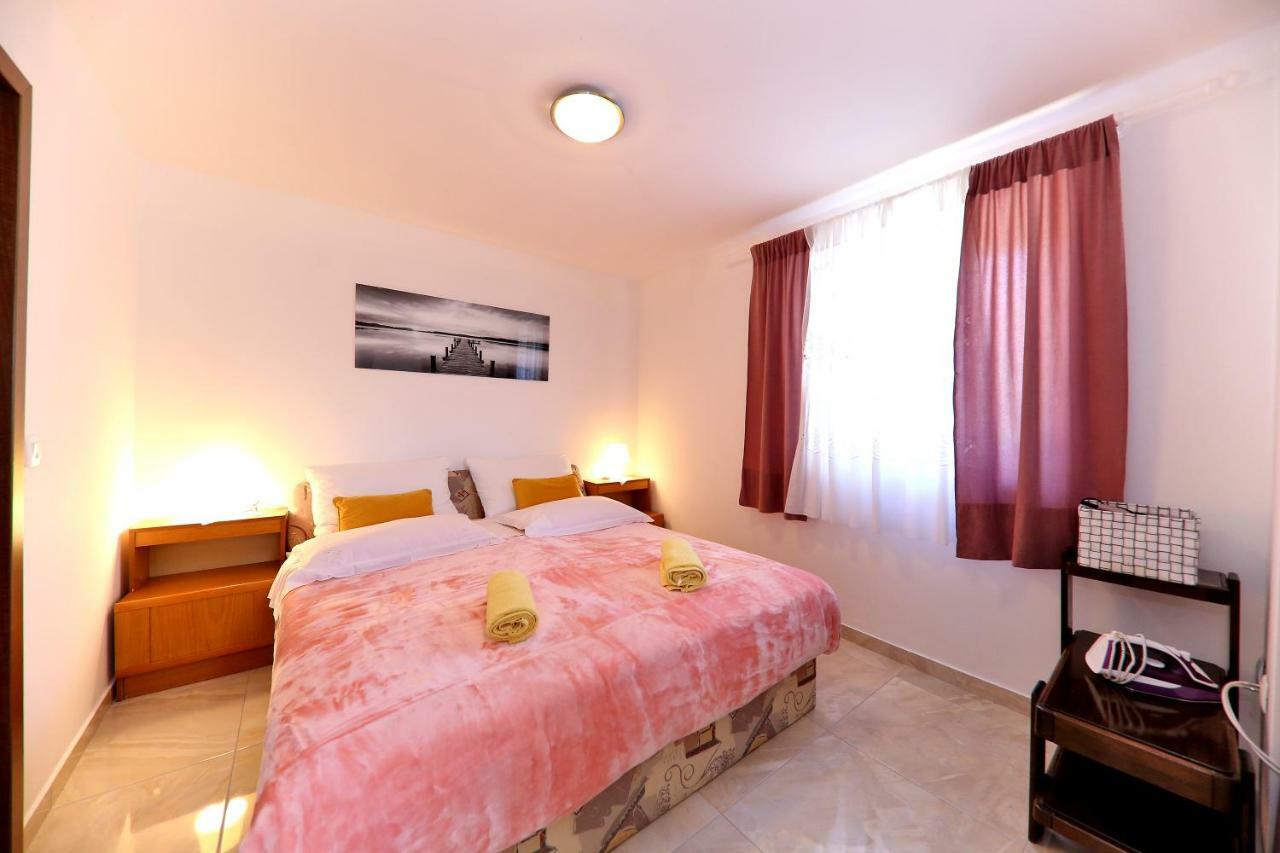 Apartments Anka Rtina Bagian luar foto