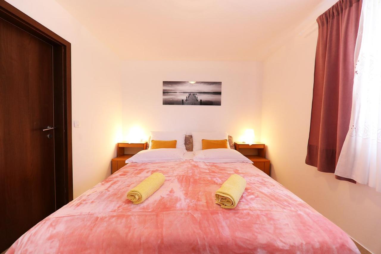 Apartments Anka Rtina Bagian luar foto