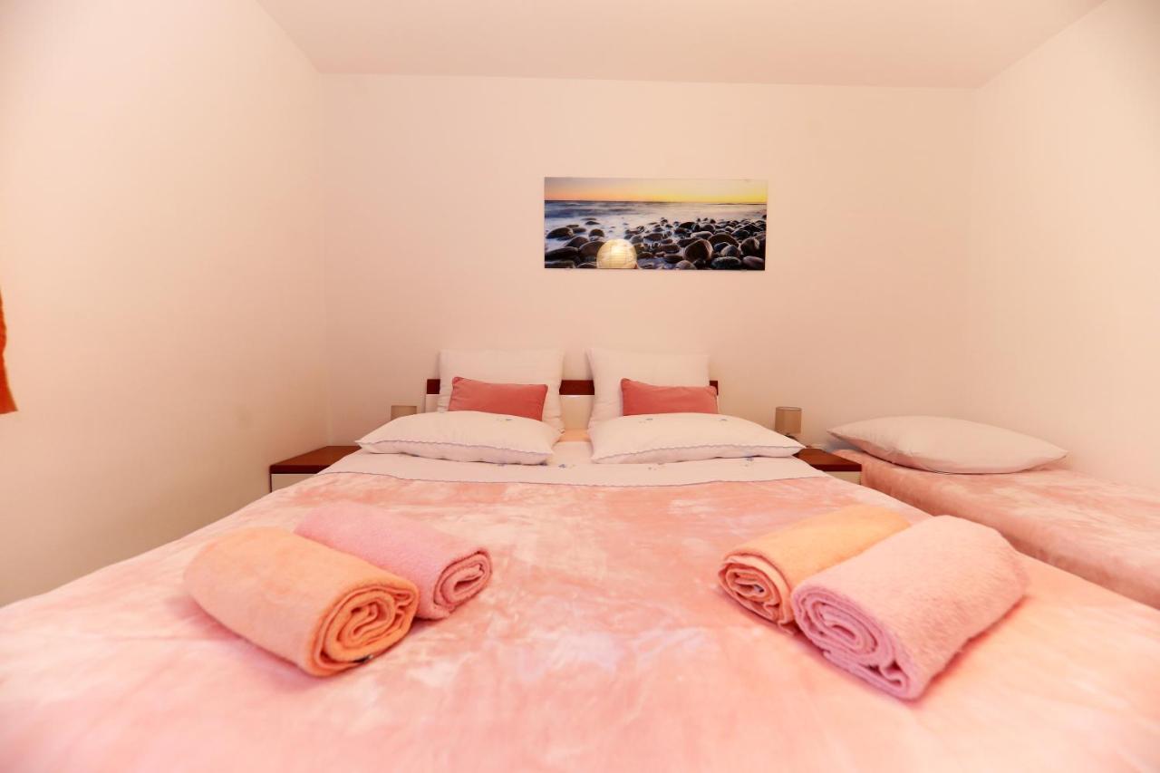 Apartments Anka Rtina Bagian luar foto